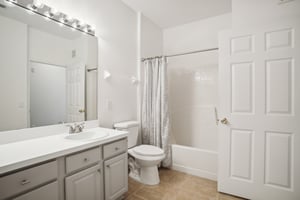 Point Meadows Dr 1310-029.jpg