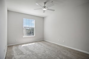 Point Meadows Dr 1310-030.jpg