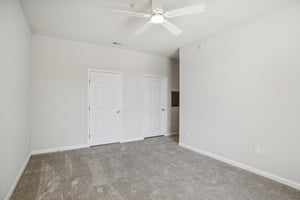 Point Meadows Dr 1310-031.jpg