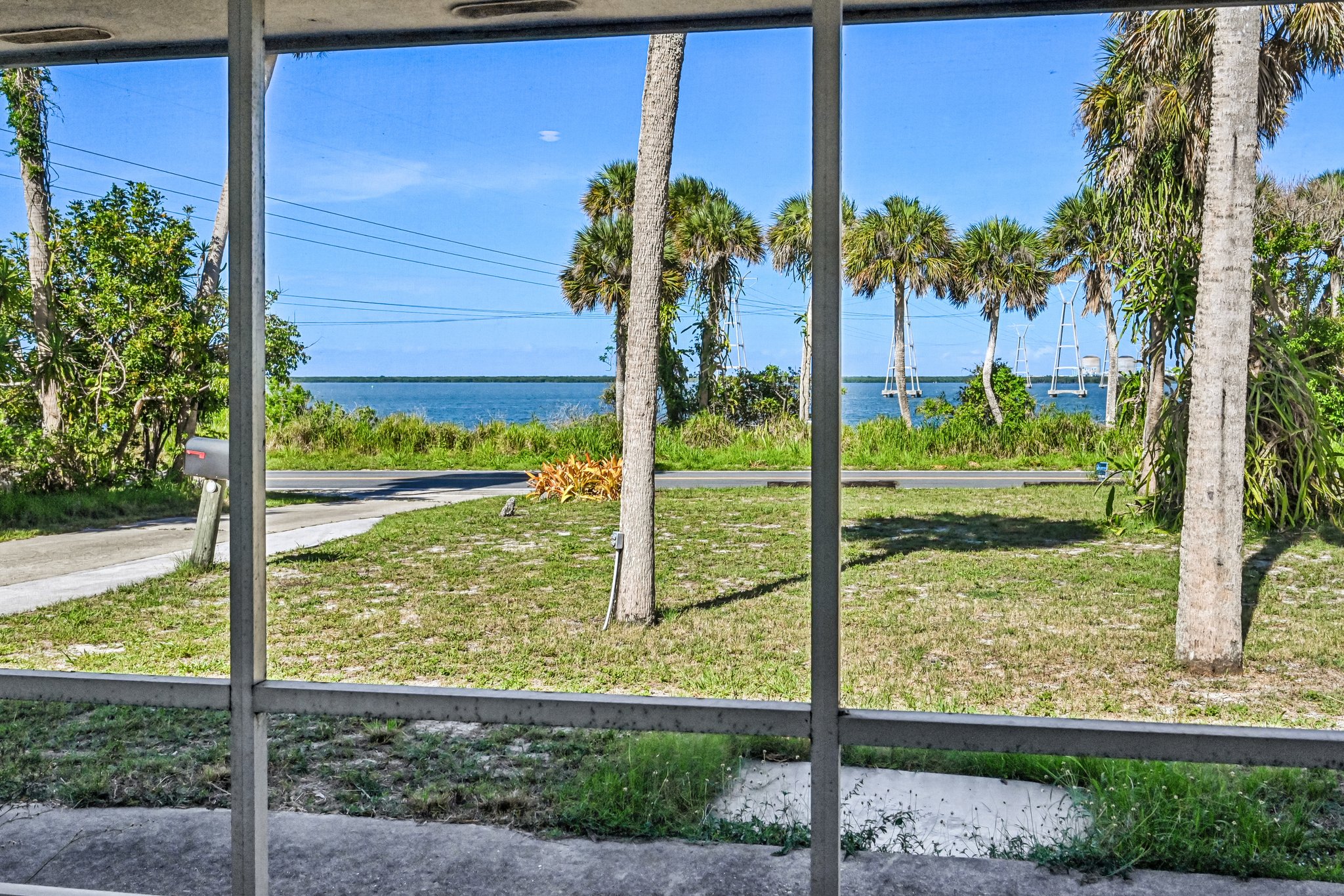S Indian River Dr-S2205-005.jpg
