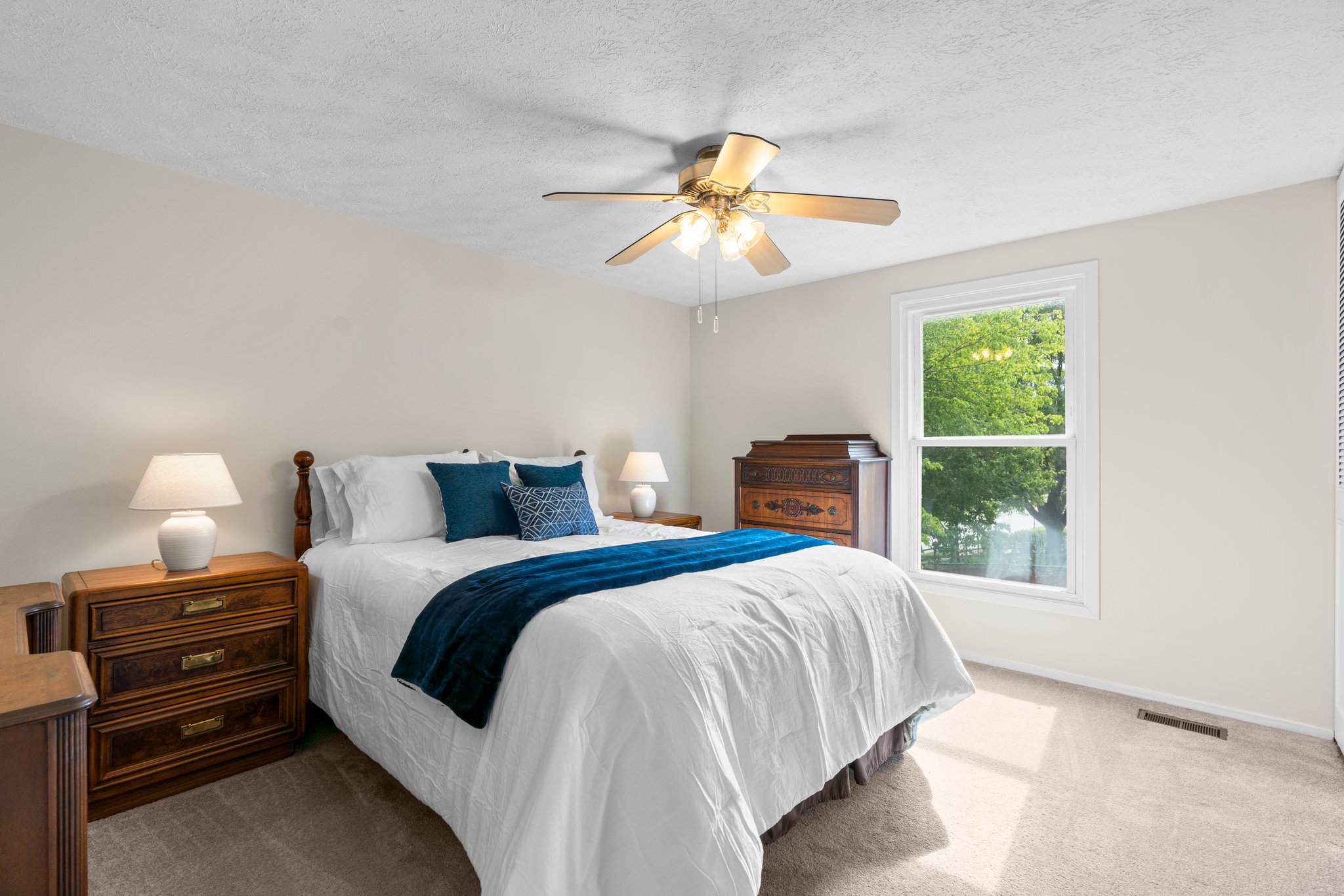 13. Upper bedroom.jpg