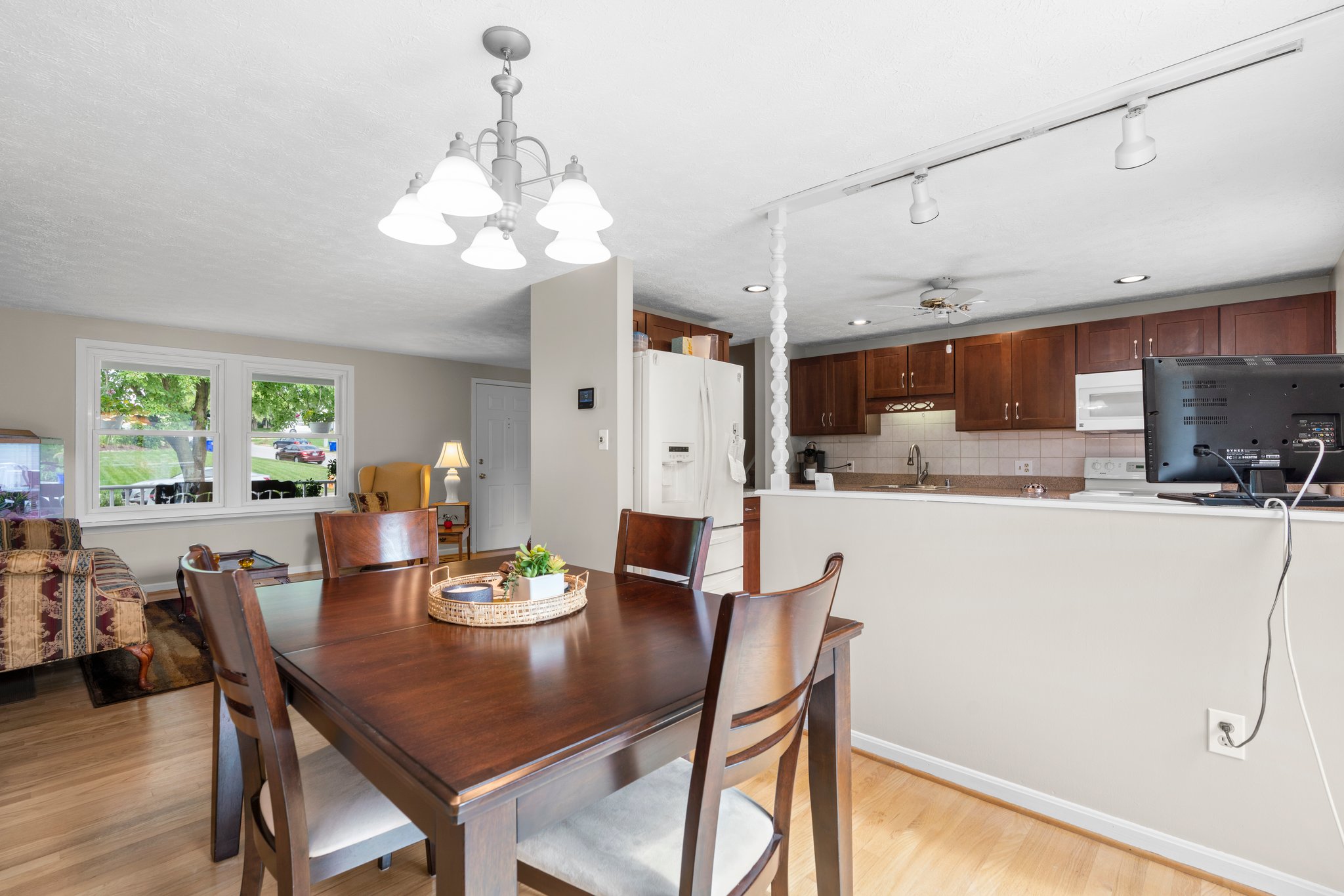 08. Dining room.jpg