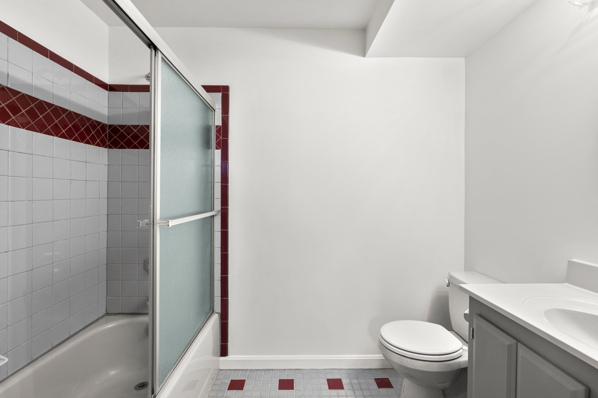 19. Lower bath.jpg