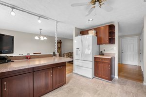 10. Kitchen.jpg