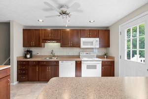 11. Kitchen.jpg