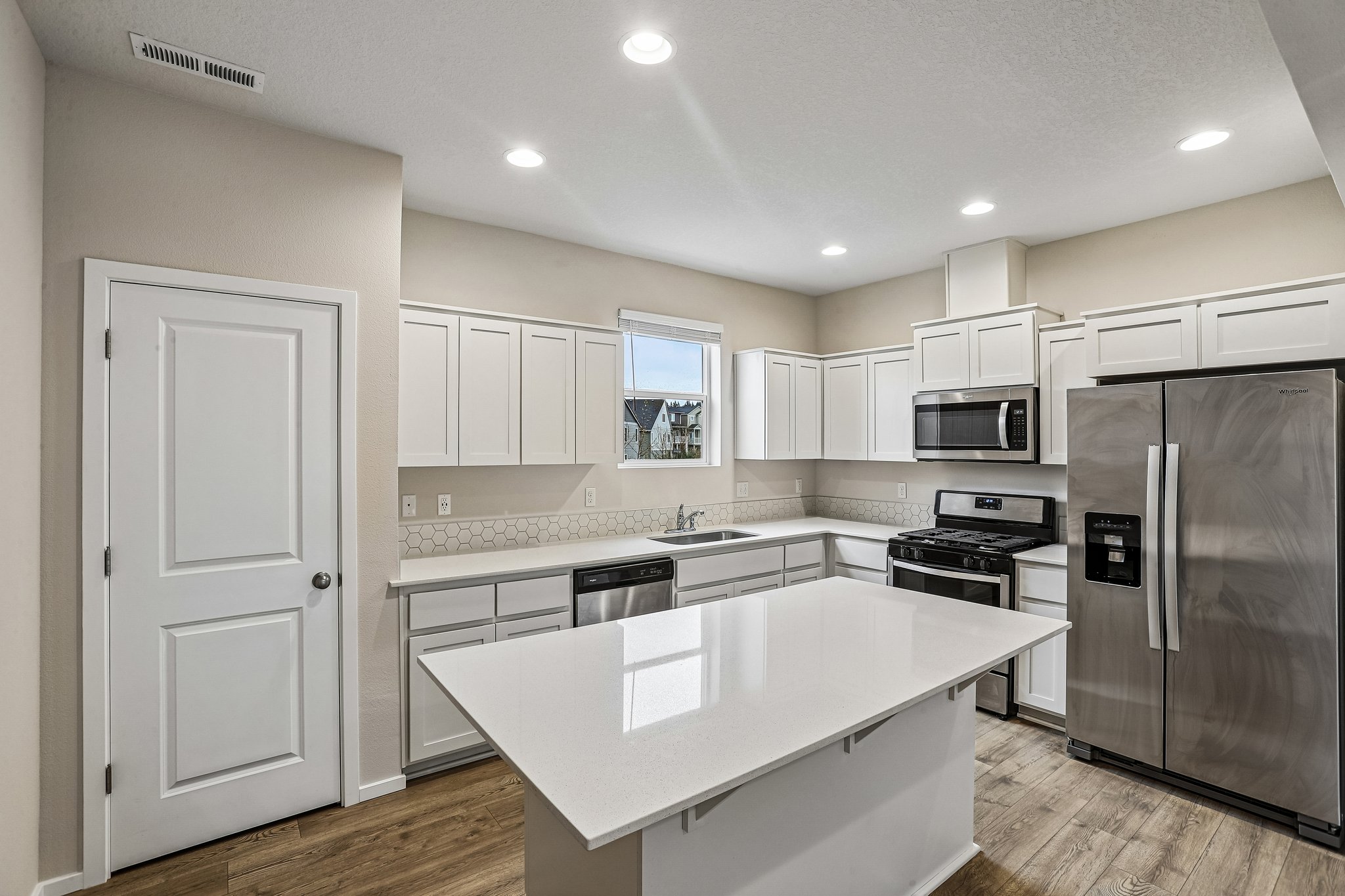 NW Spirea St-S2304-012.jpg