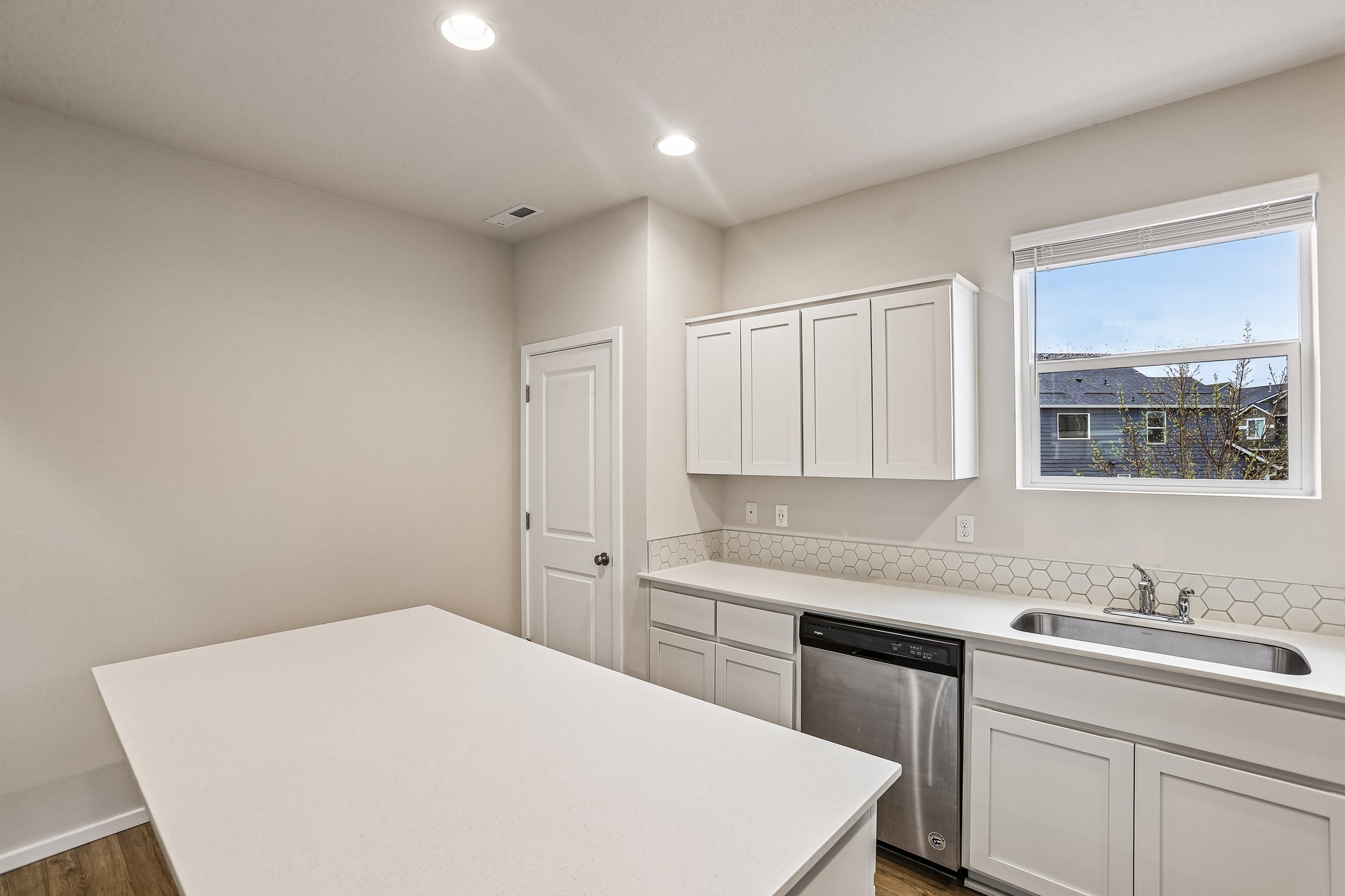 NW Spirea St-S2304-013.jpg