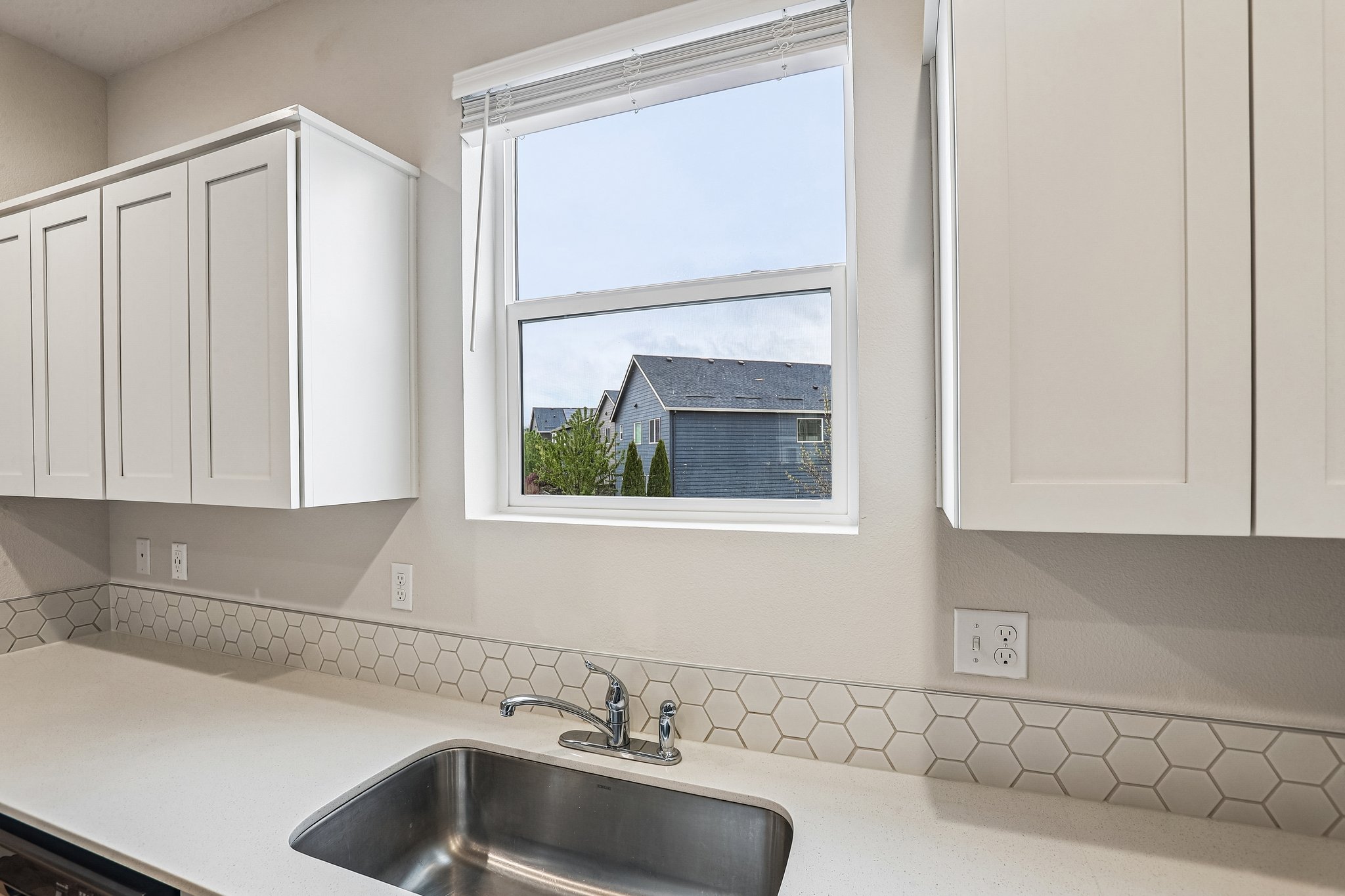 NW Spirea St-S2304-015.jpg