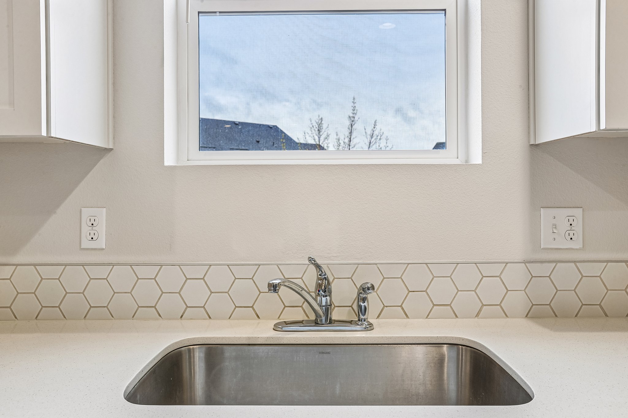 NW Spirea St-S2304-016.jpg