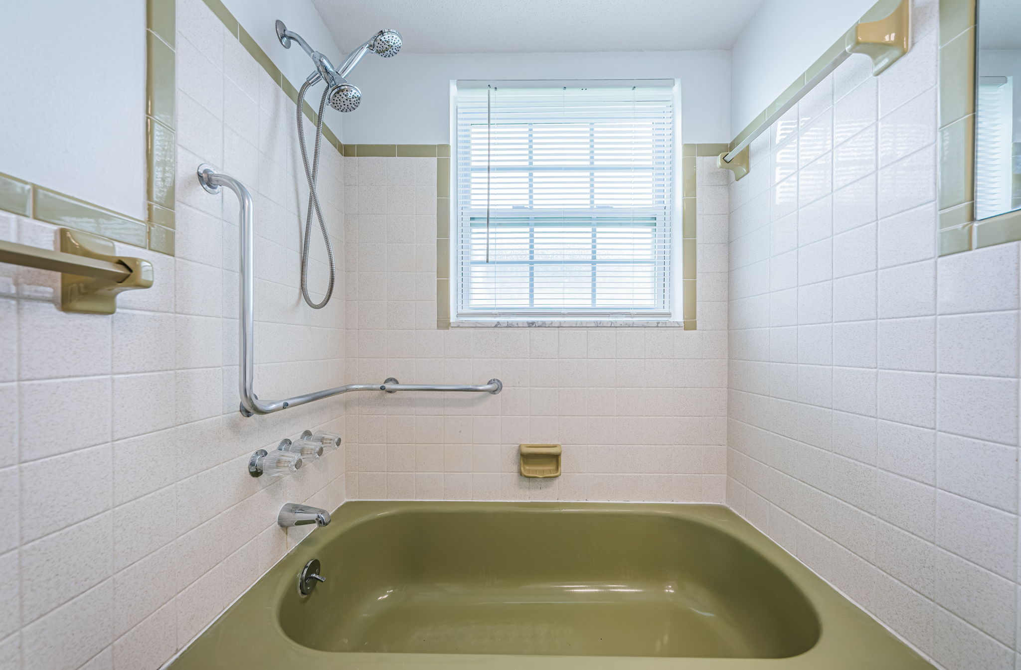 Bathroom 2b