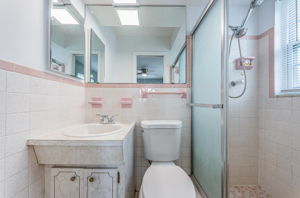 Bathroom 1a