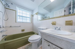 Bathroom 2a