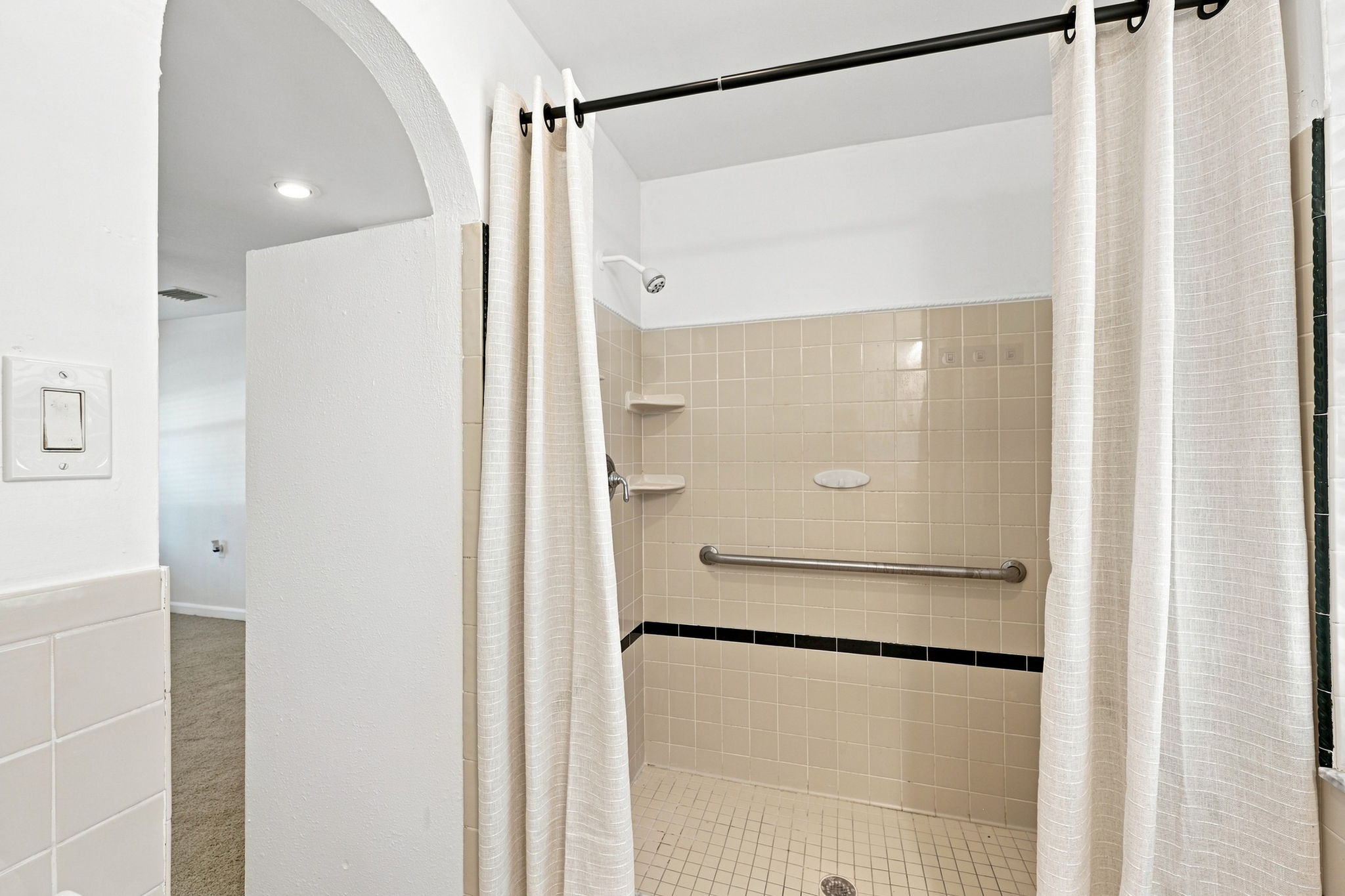 Primary Bathroom1b