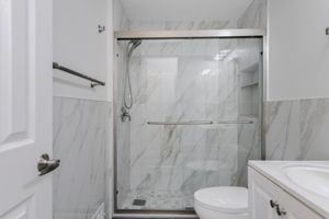 Updated Hallway bath!!