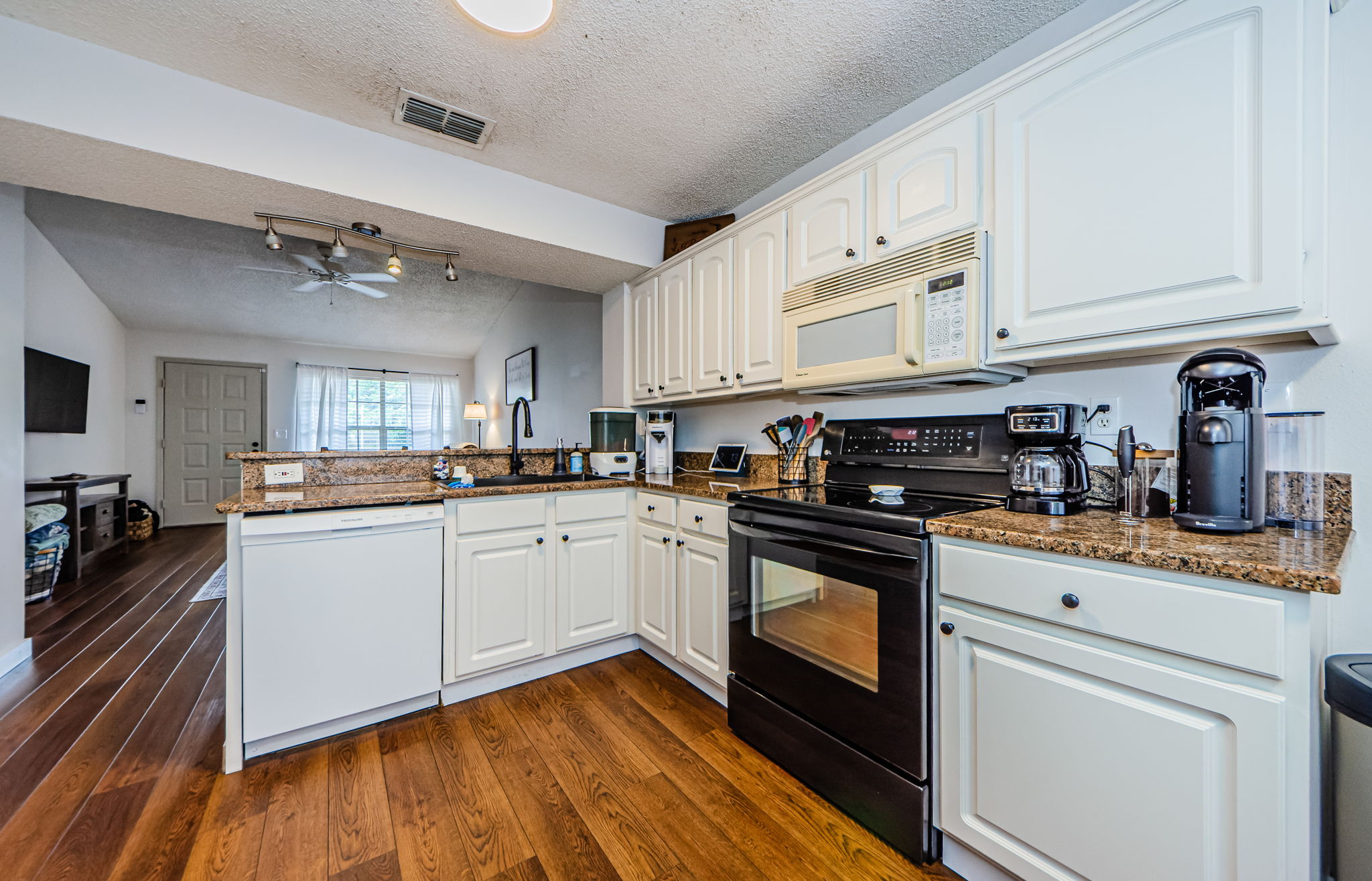 Kitchen 3-3