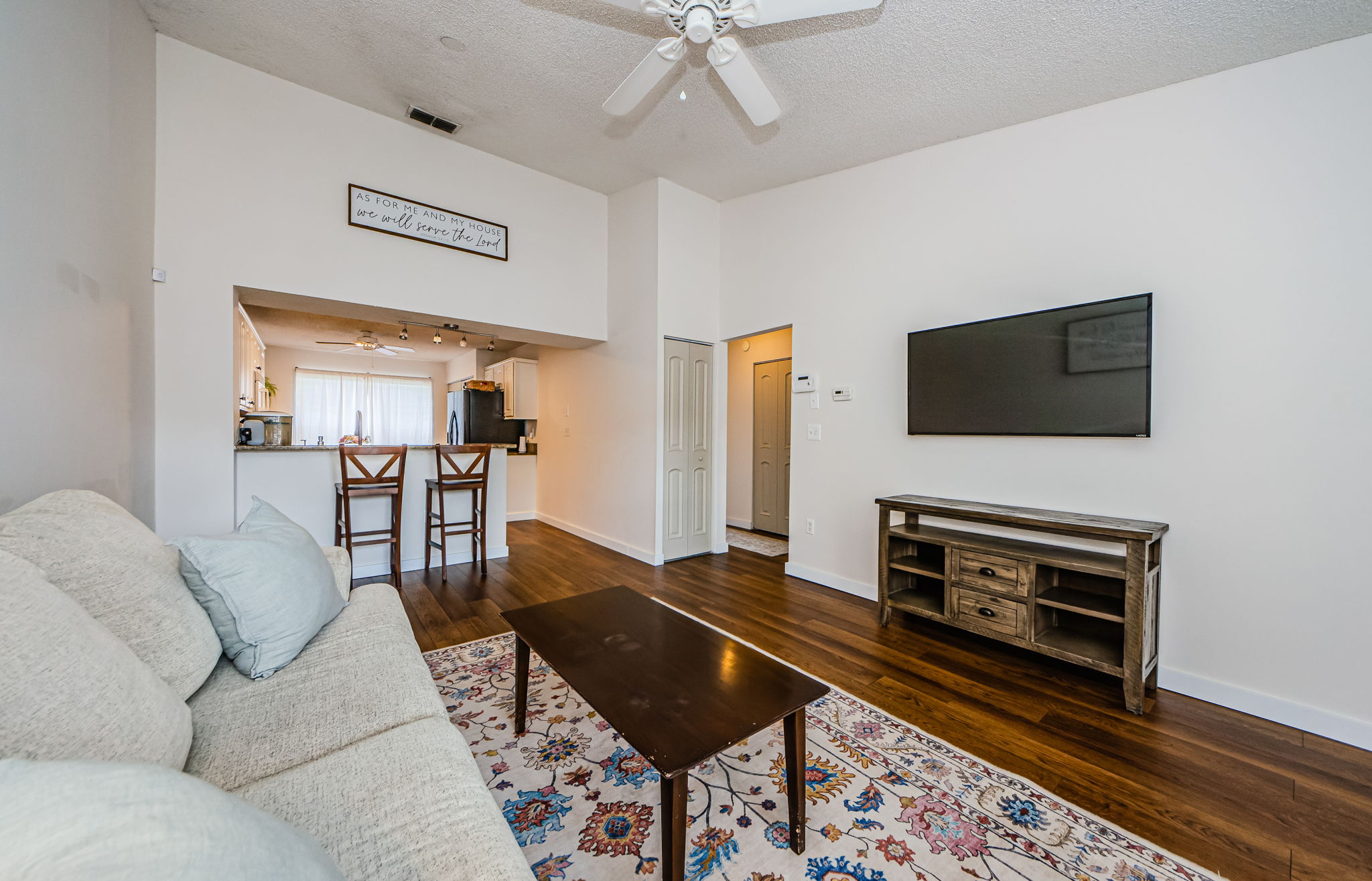Living Room 4-2