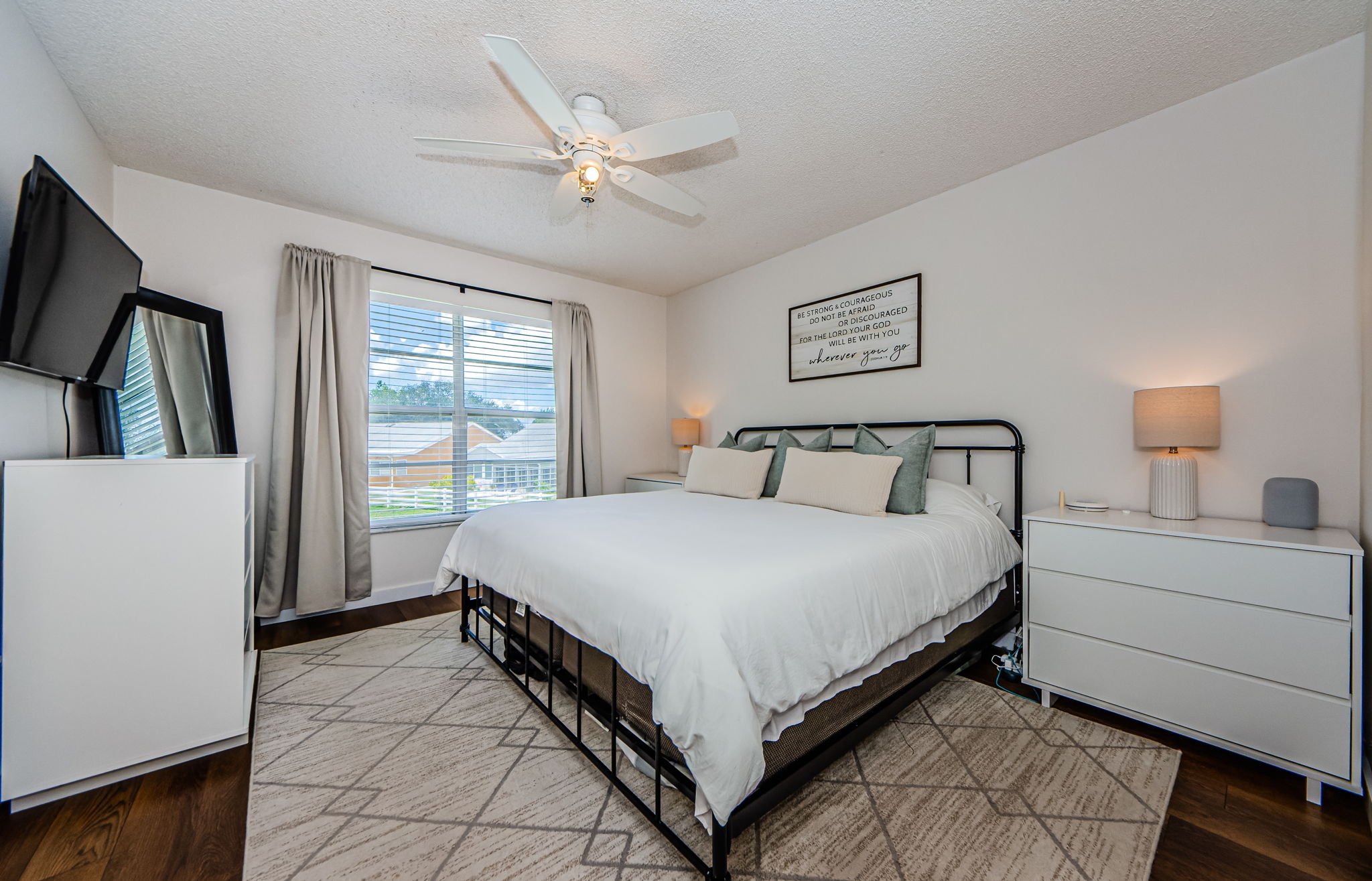 Master Bedroom 1a-2