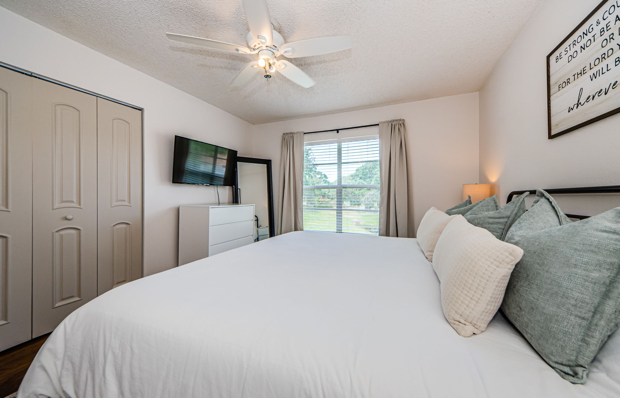 Master Bedroom 1b-2