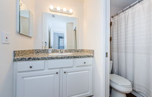Bathroom 1a