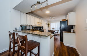 Kitchen Counter 2-2