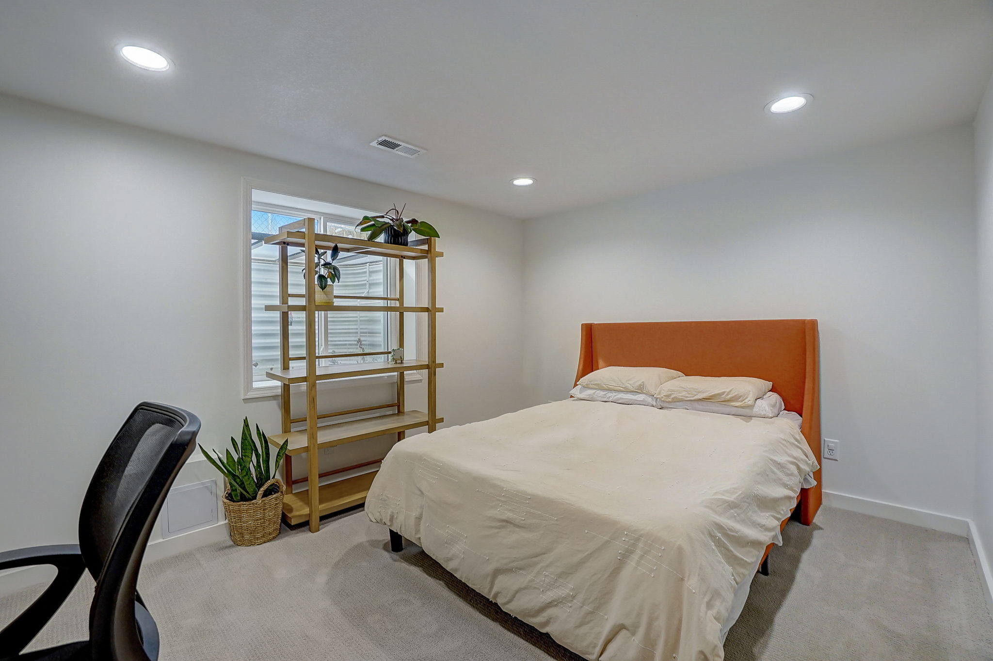 W 65th St-064
