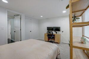 W 65th St-067