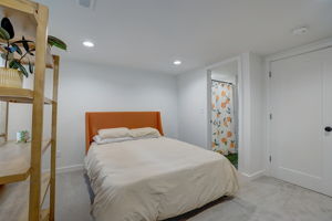 W 65th St-066