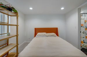 W 65th St-065