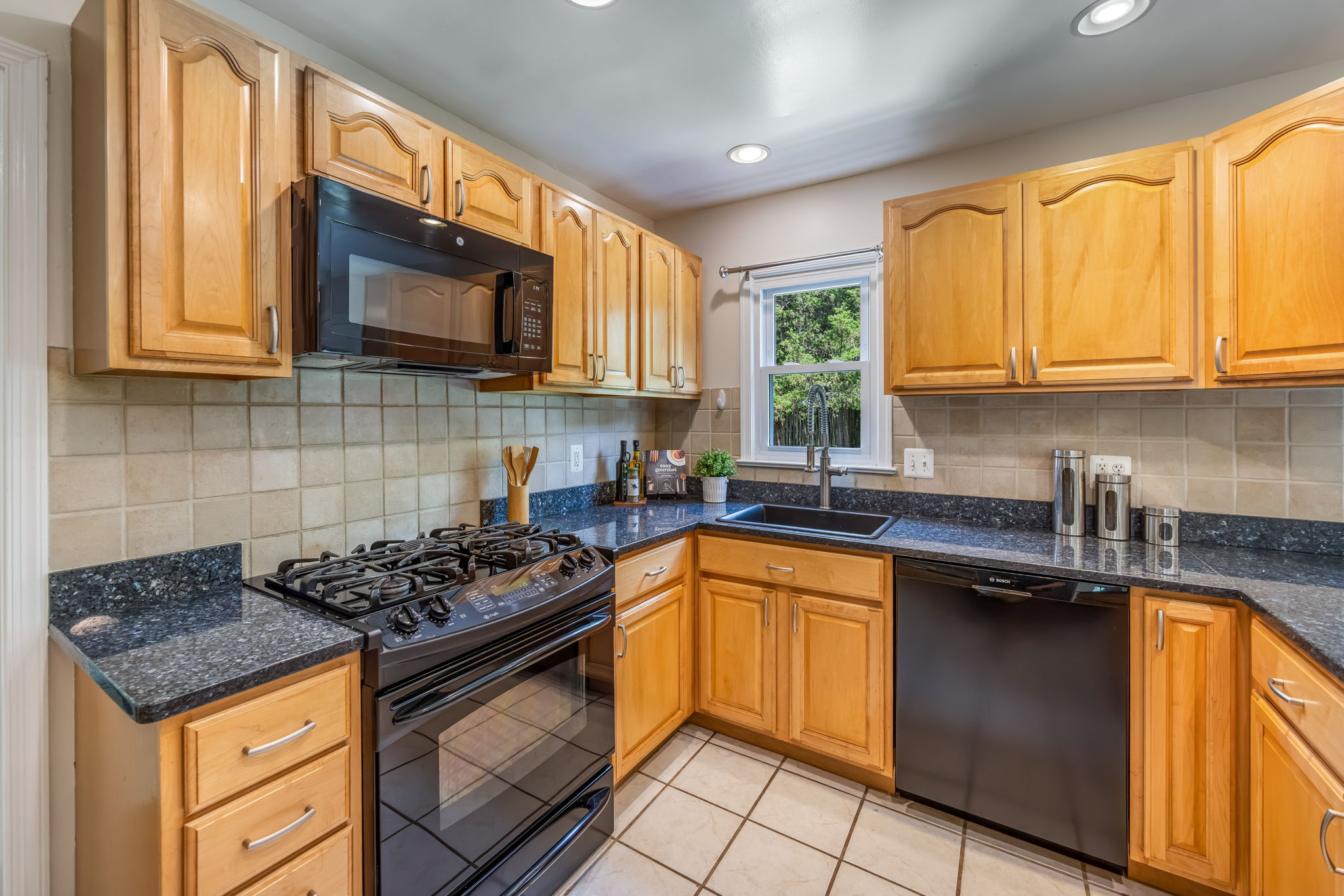 Updated eat-in Kitchen with breakfast bar