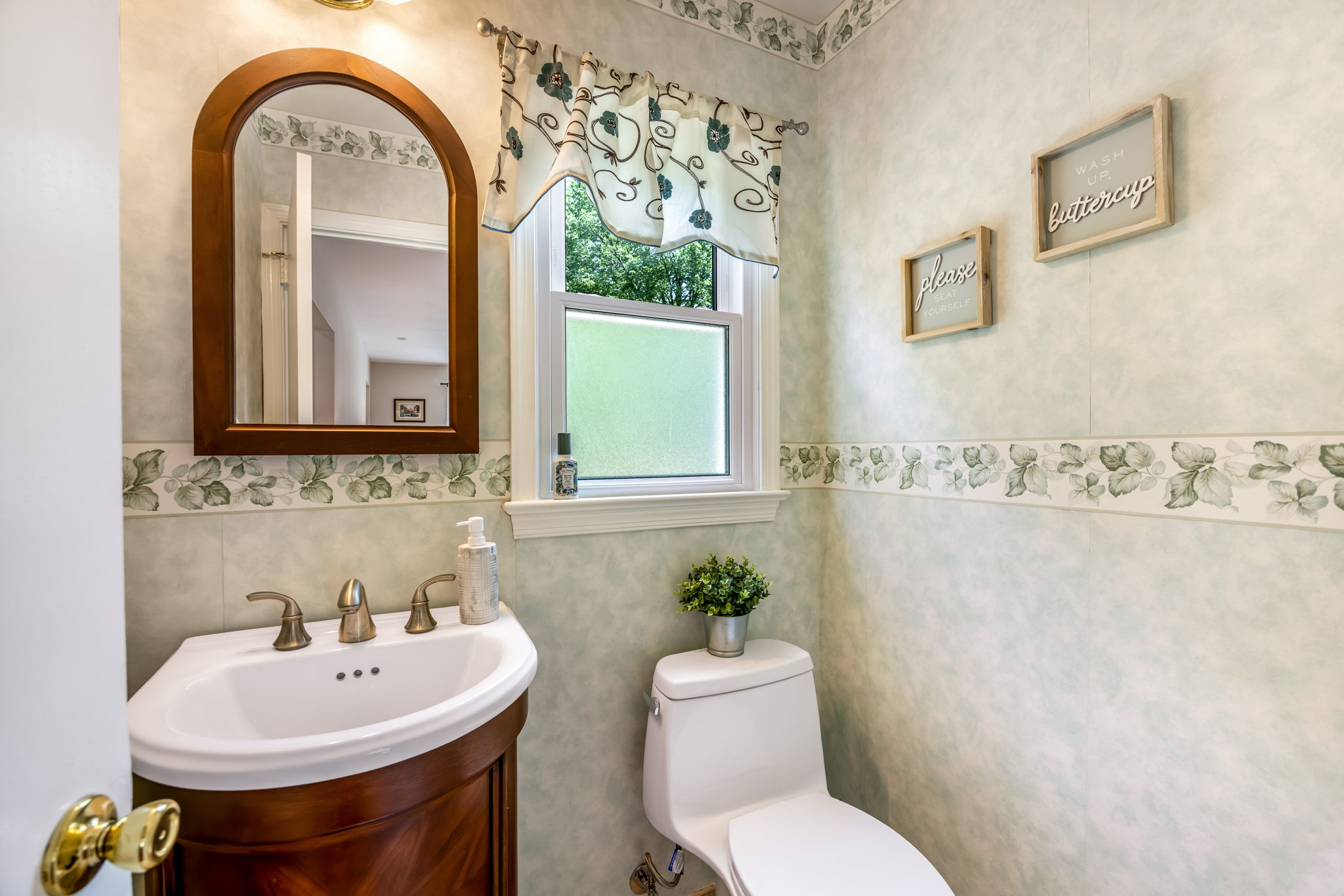Half Bathroom no Main Level
