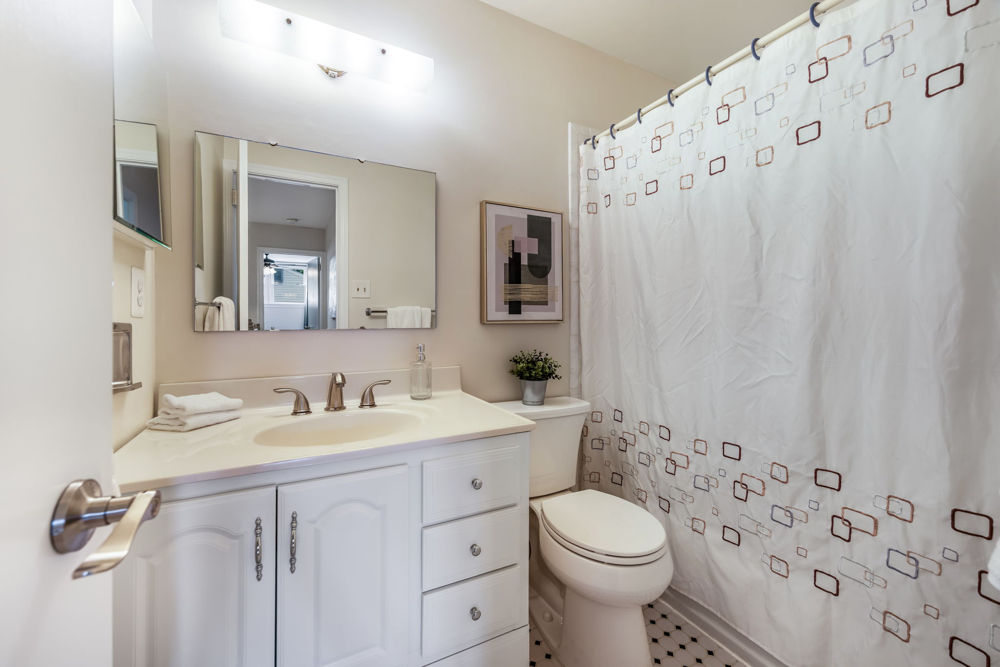 Hall Bathroom on Upper Level