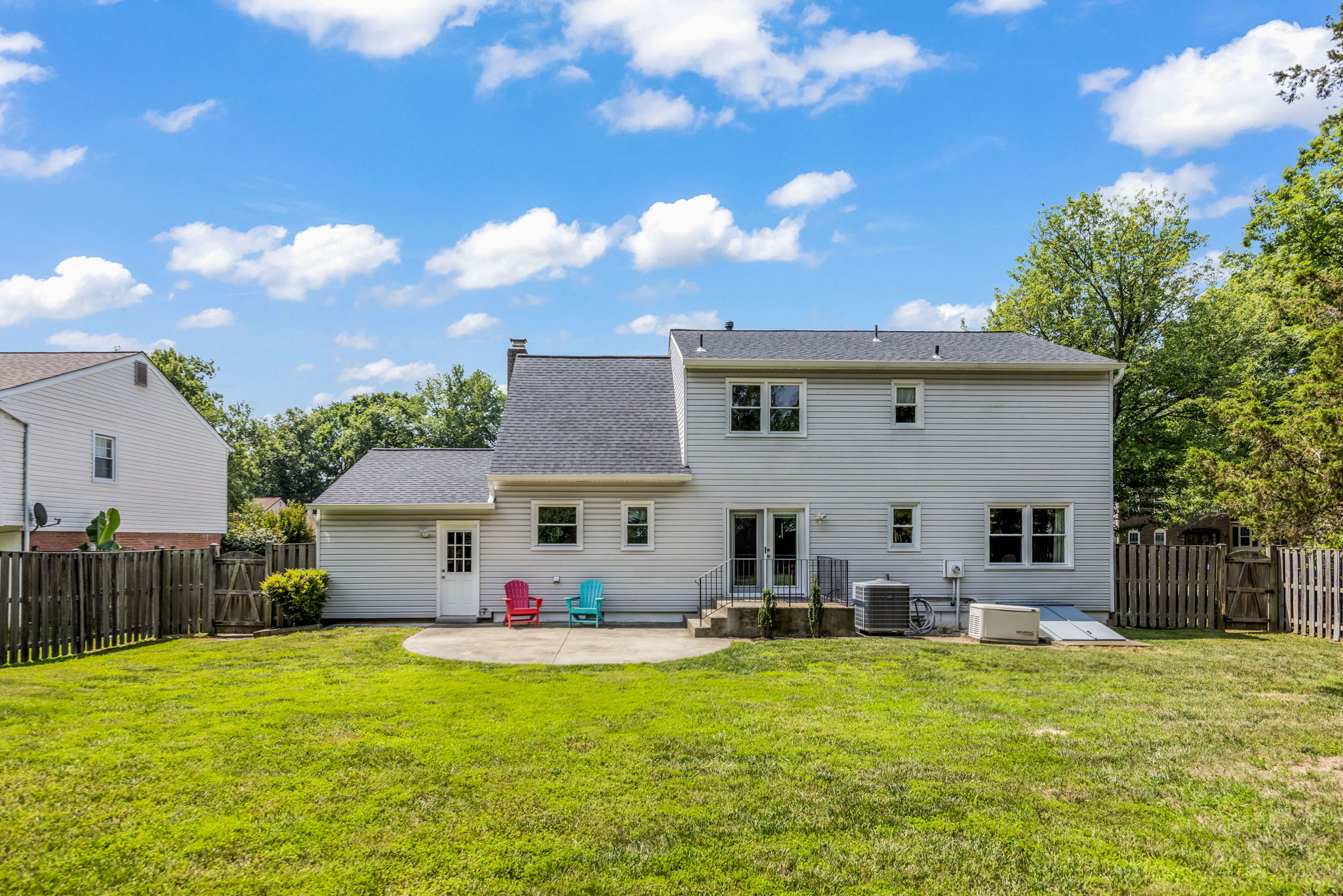 Large Flat and Fenced Backyard