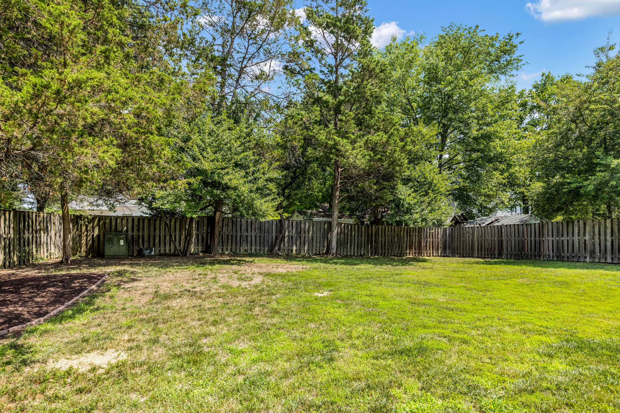 Large Flat and Fenced Backyard