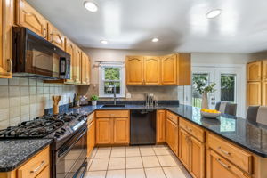 Updated eat-in Kitchen with breakfast bar