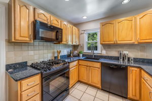 Updated eat-in Kitchen with breakfast bar