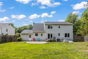 Large Flat and Fenced Backyard