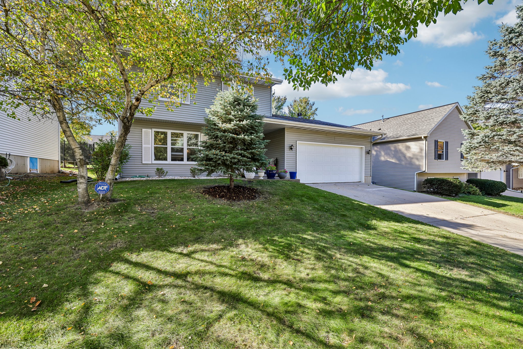 E Oakbrook Cir-S1410-002.jpg