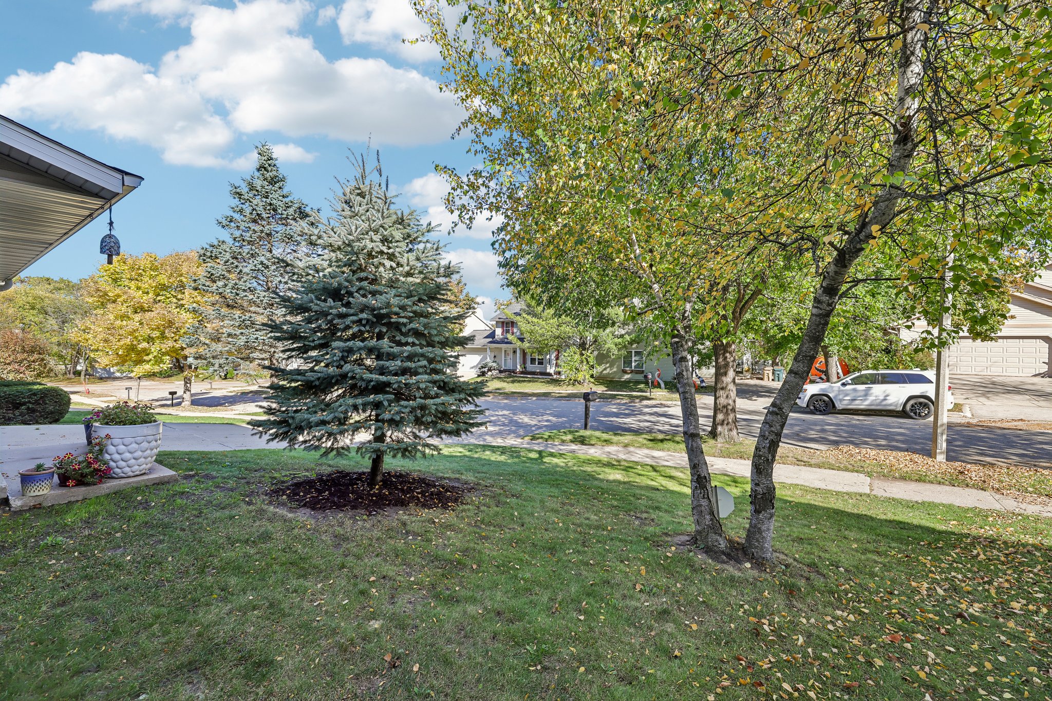 E Oakbrook Cir-S1410-003.jpg