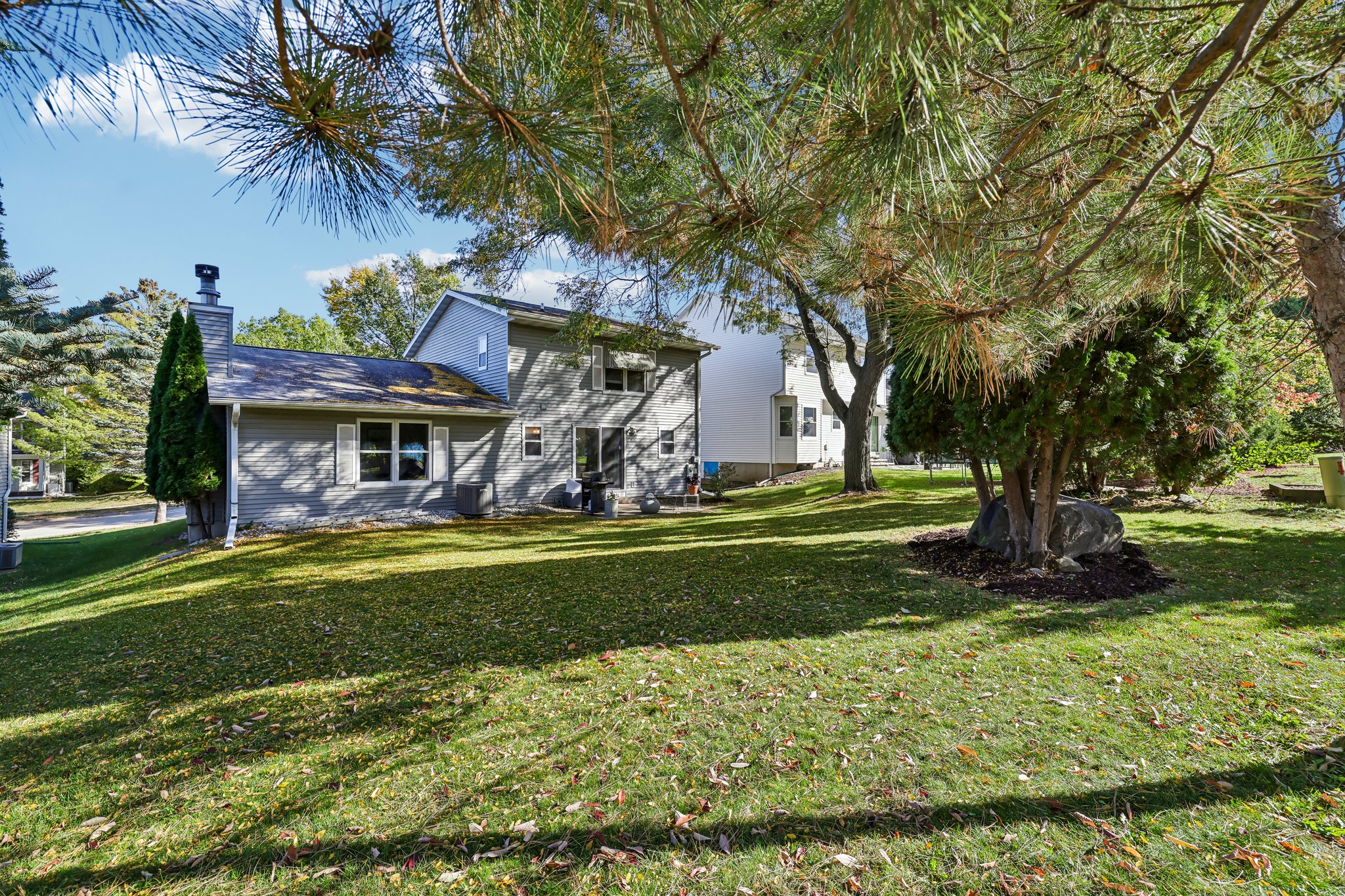 E Oakbrook Cir-S1410-035.jpg