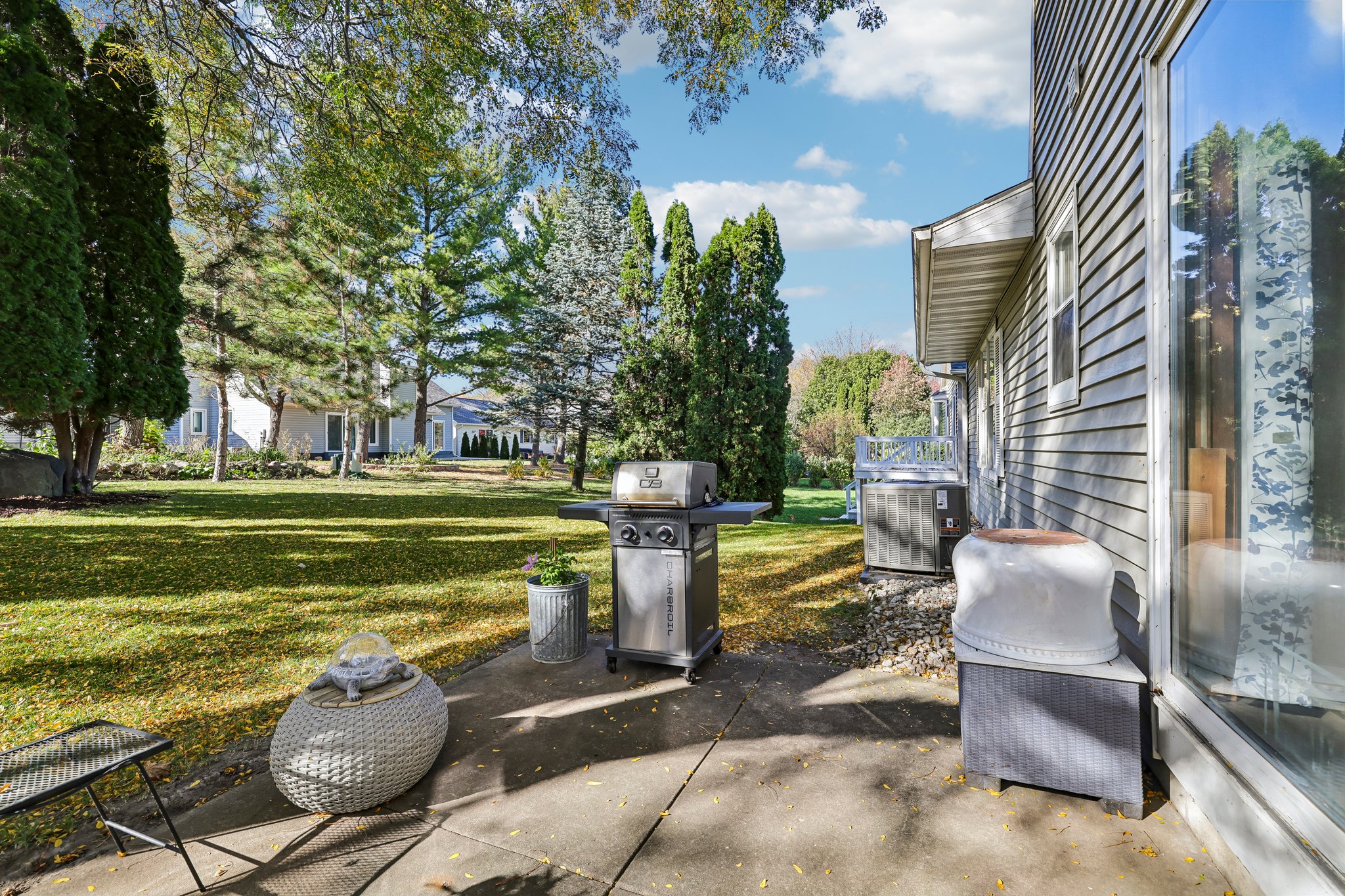 E Oakbrook Cir-S1410-037.jpg