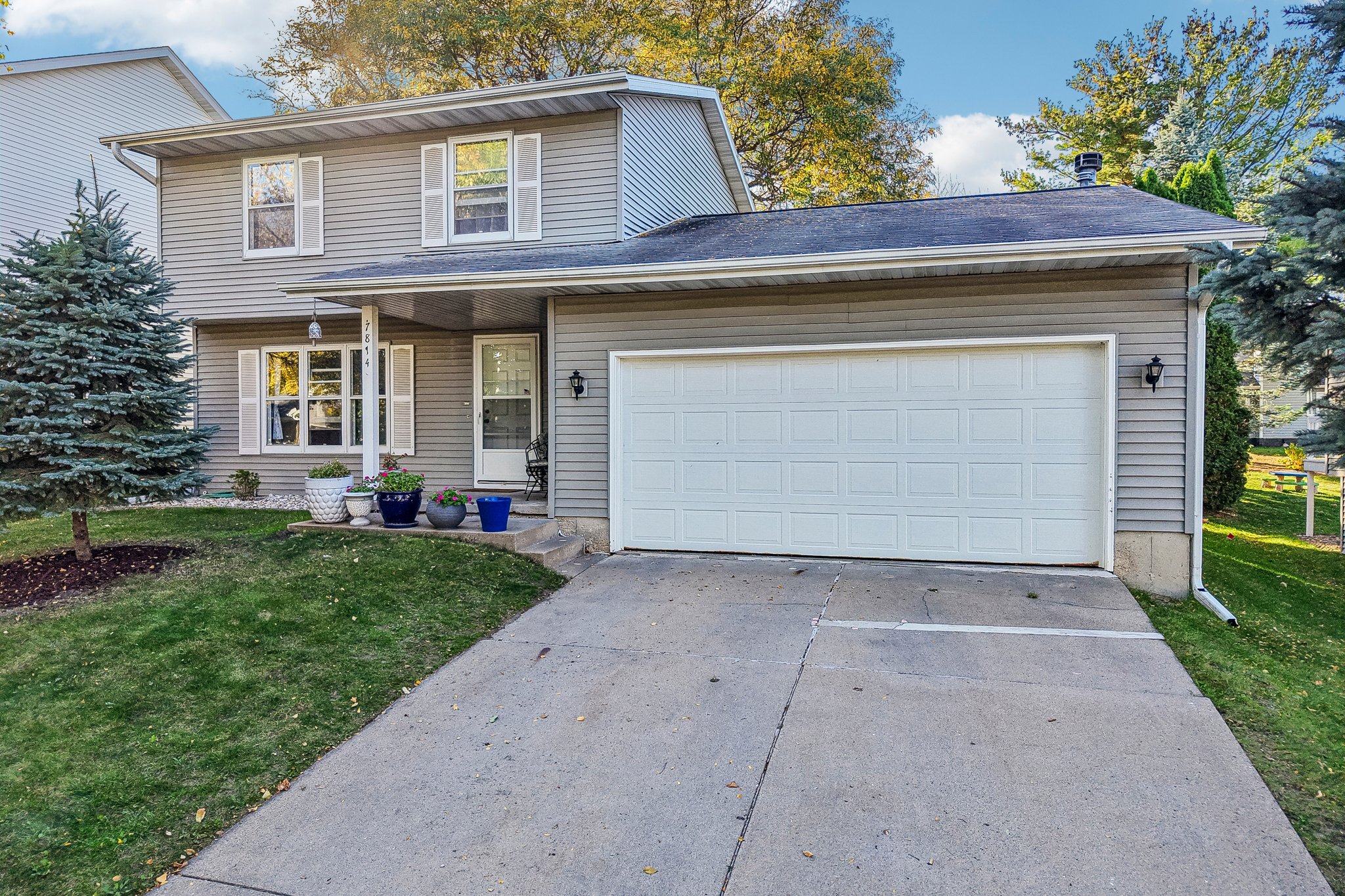 E Oakbrook Cir-S1410-040.jpg