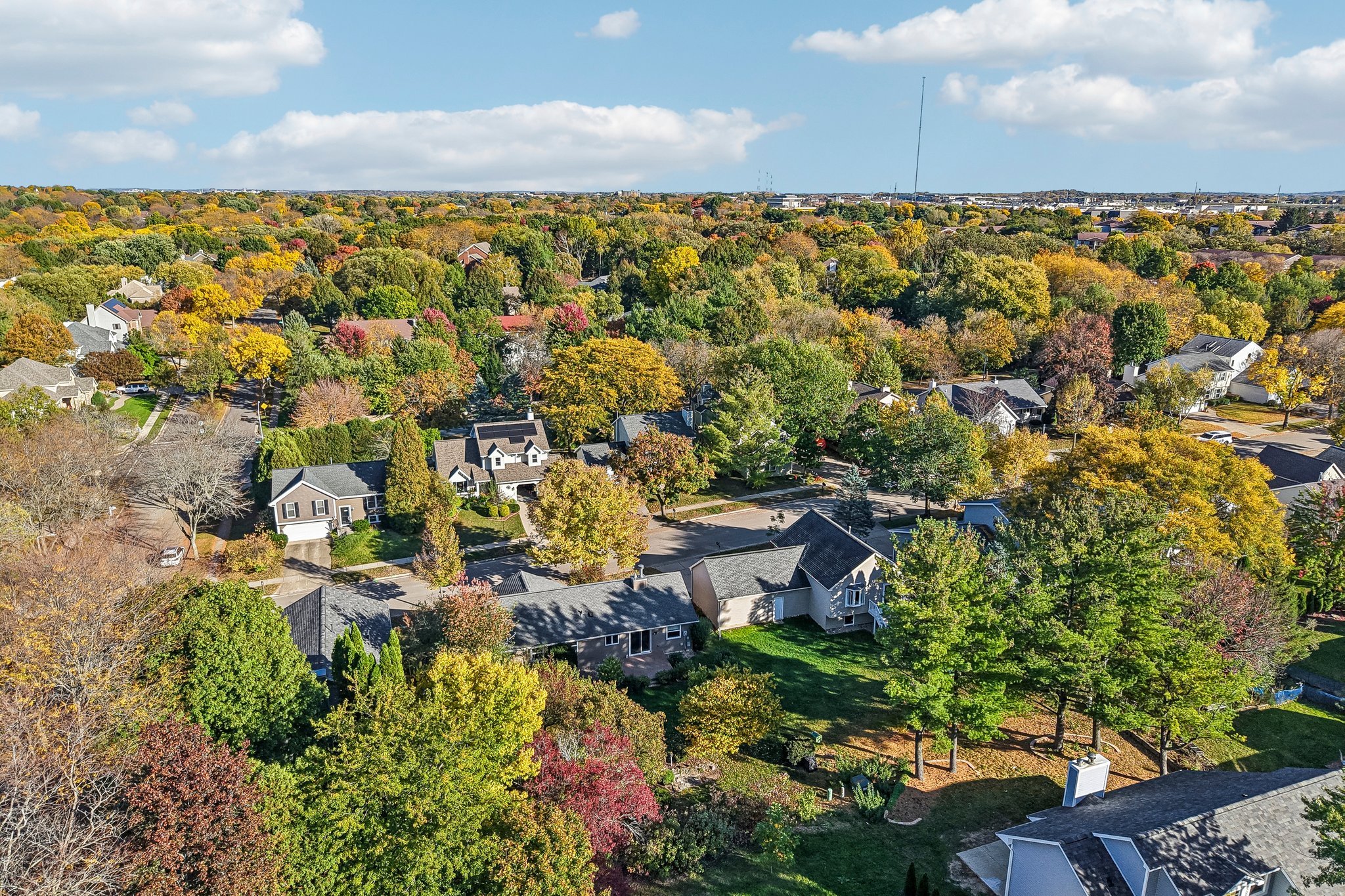 E Oakbrook Cir-S1410-052.jpg