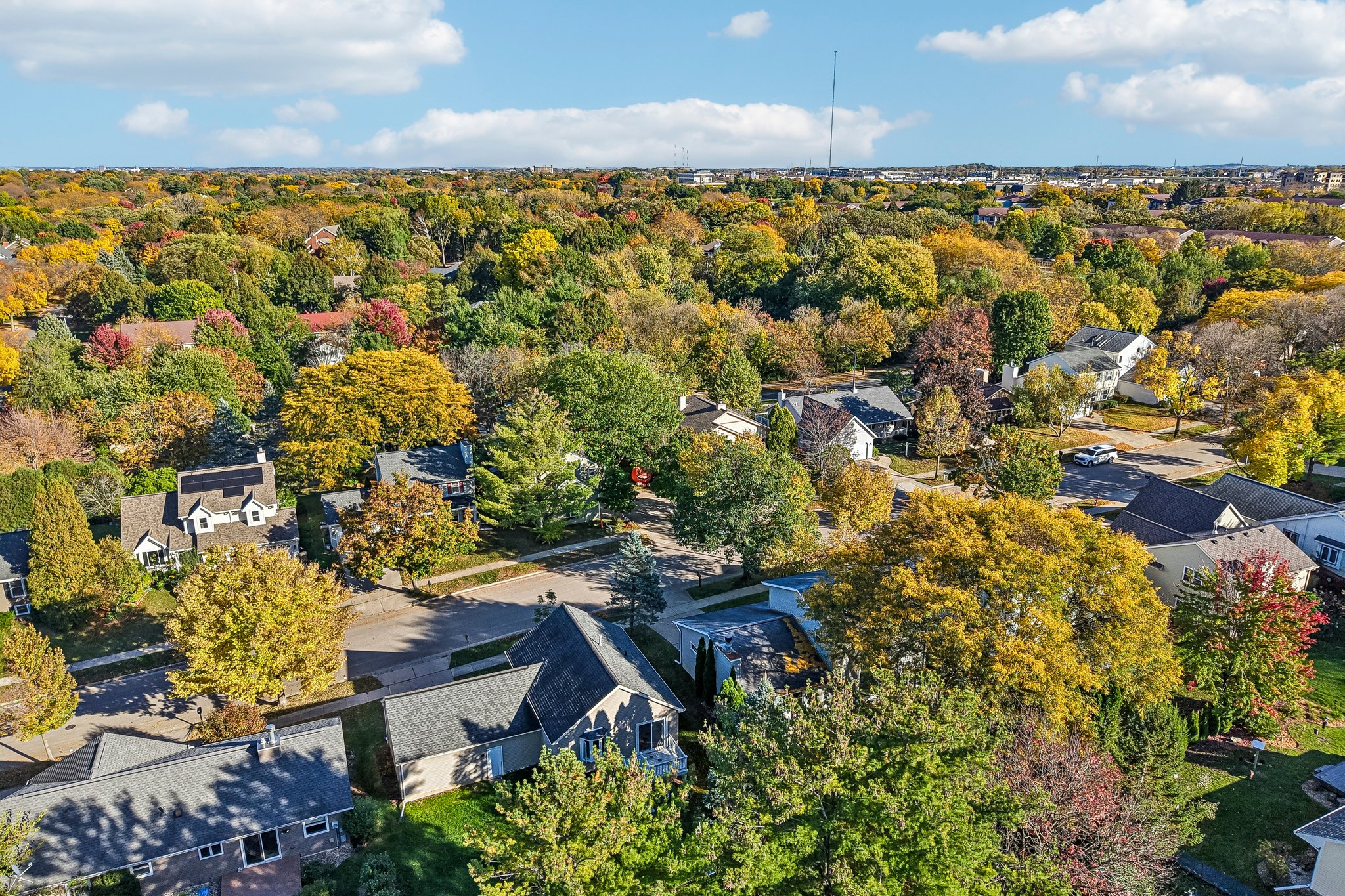 E Oakbrook Cir-S1410-053.jpg