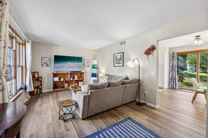 E Oakbrook Cir-S1410-005.jpg