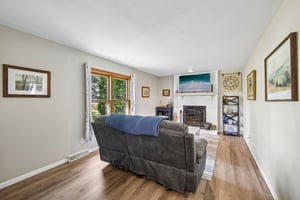 E Oakbrook Cir-S1410-006.jpg