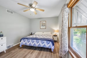 E Oakbrook Cir-S1410-027.jpg