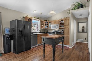 Lots of room in this kitchen!