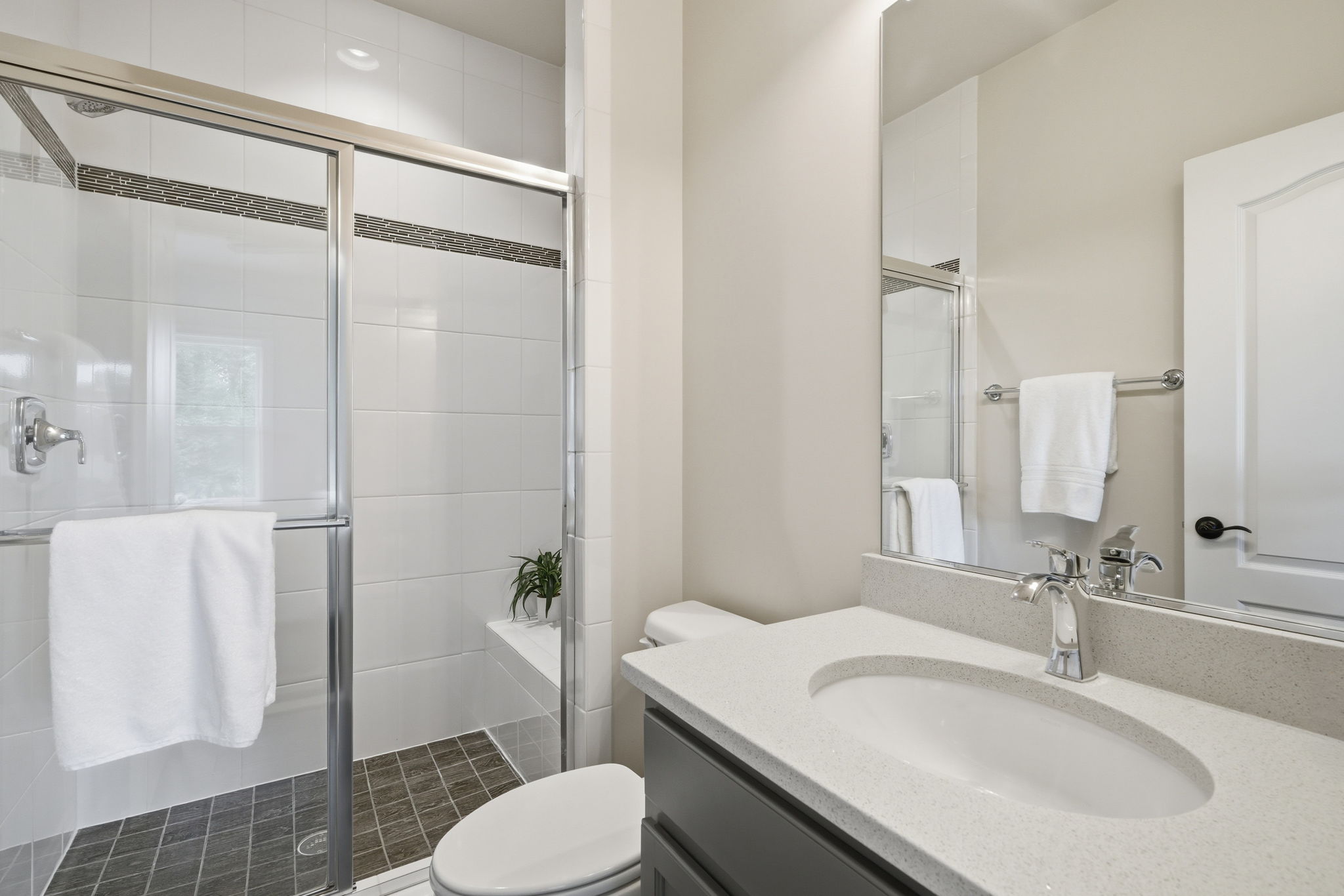 Ensuite Bath 5