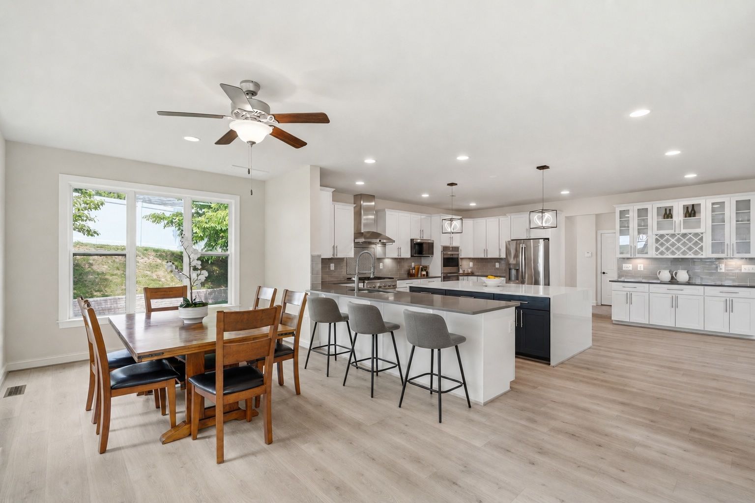 Breakfast Area Off Kitchen