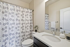 Ensuite Bath 6